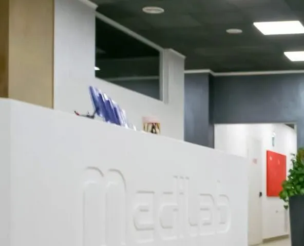 Ingresso del Medilab San Carlo di Latina, dove si trova lo studio medico
